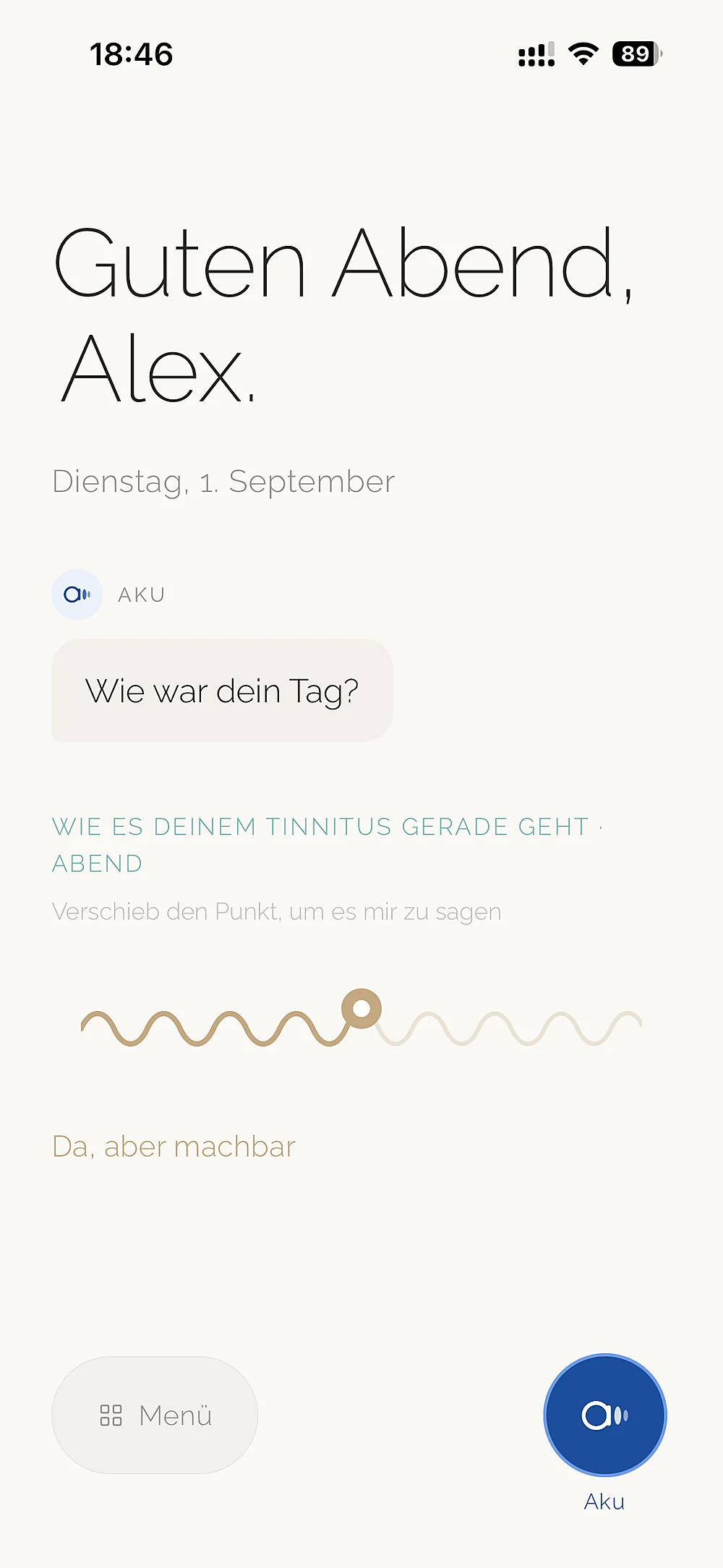 Der Startbildschirm von Aku: „Guten Abend, Alex“, die Frage „Wie war dein Tag?“ und der Regler, um zu sagen, wie der Tinnitus heute Abend ist