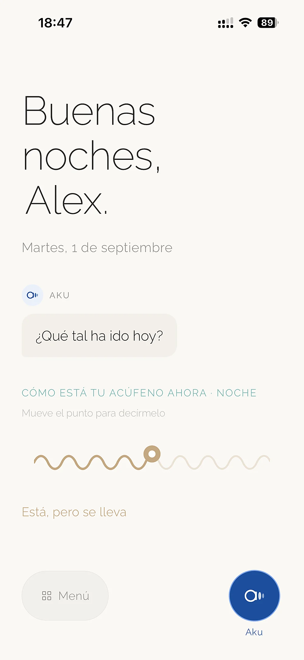 La pantalla de inicio de Aku: «Buenas tardes, Alex», la pregunta «¿Qué tal ha ido hoy?» y el control para decir cómo están los acúfenos esta noche