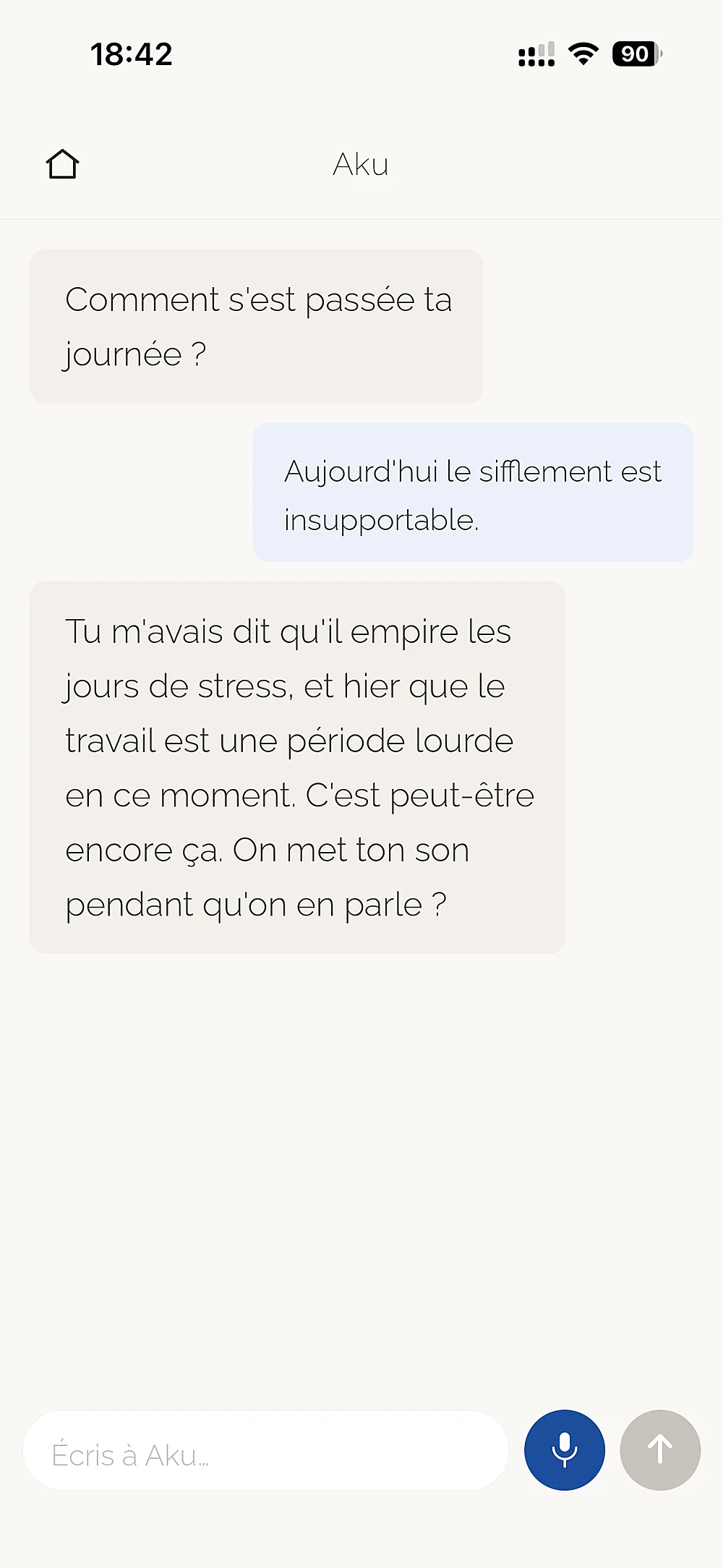 Une conversation dans Aku : la personne écrit que le sifflement est insupportable aujourd'hui, et Aku se souvient de ce qu'elle lui avait raconté les jours précédents